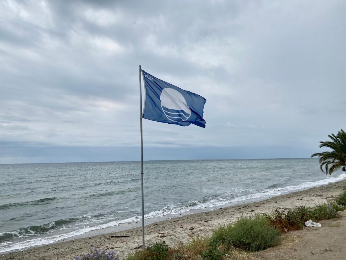 Beachfront Cottage Nea Triglia Exterior photo